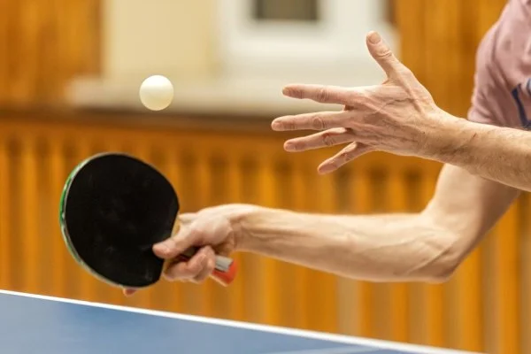 table tennis racket serve